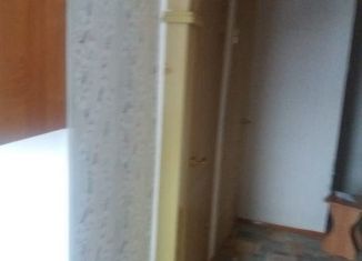 Продажа трехкомнатной квартиры, 50.6 м2, поселок городского типа Верхошижемье, Комсомольская улица, 4