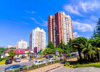 Продам 4-ком. квартиру, 95 м2, Сочи, Абрикосовая улица, 17, микрорайон Макаренко