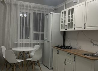 Сдам 4-комнатную квартиру, 62 м2, Астраханская область, улица Николая Островского, 132