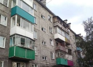 Сдаю двухкомнатную квартиру, 49 м2, Мыски, улица Серафимовича, 16