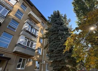 Продаю 3-ком. квартиру, 68 м2, Кисловодск, улица Калинина, 12