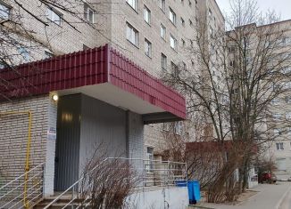 Сдам в аренду 2-комнатную квартиру, 50 м2, Серпухов, Комсомольская улица, 4