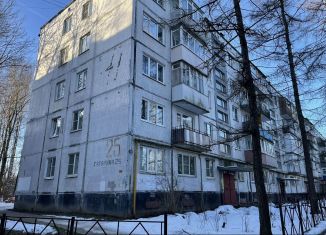 Продажа трехкомнатной квартиры, 61 м2, Гатчина, улица Гагарина, 25