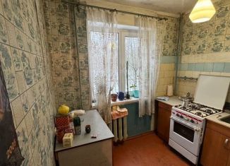 Продам 2-ком. квартиру, 44 м2, Гатчина, улица Крупской, 5