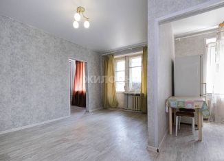 Продам 2-комнатную квартиру, 43 м2, Новосибирск, улица Бориса Богаткова, 186, метро Берёзовая роща