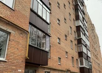 Продается 3-комнатная квартира, 59 м2, Курск, улица Блинова, 2/2