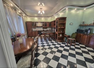 Продажа 4-ком. квартиры, 198.4 м2, Тюмень, улица Дзержинского, 69, Калининский округ