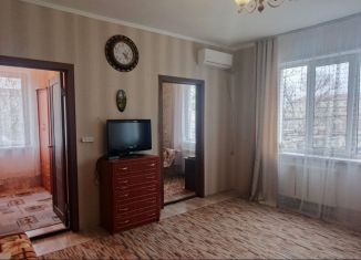 Продам трехкомнатную квартиру, 45 м2, Ейск, Нижнесадовая улица, 14