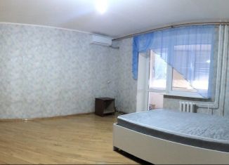 Продам 1-ком. квартиру, 45 м2, Ейск, Красная улица, 43/7