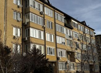 Продается 2-ком. квартира, 72.2 м2, Ессентуки, улица Шмидта, 72