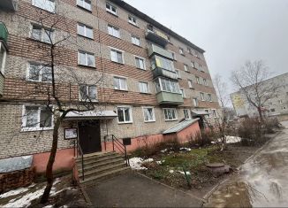 Продается 1-ком. квартира, 30.6 м2, Кольчугино, улица 50 лет Октября, 20/12