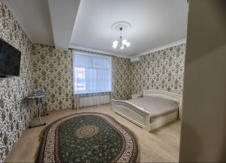 Сдам в аренду 1-комнатную квартиру, 50 м2, Дагестан, улица Х. Тагиева, 1К