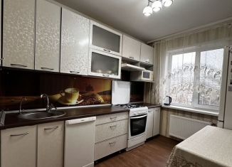 Сдам в аренду двухкомнатную квартиру, 54 м2, Татарстан, улица Адоратского, 8