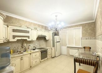 Сдача в аренду 3-ком. квартиры, 110 м2, Грозный, улица Сайханова, 22А