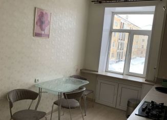 Двухкомнатная квартира в аренду, 55 м2, Краснокамск, улица Чапаева, 4