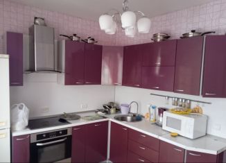 Сдается 3-комнатная квартира, 90 м2, Тюмень, улица Мелиораторов, 8, Центральный округ