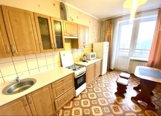 Сдача в аренду 1-ком. квартиры, 44 м2, Калининград, улица Александра Суворова, 40