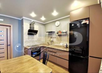 Продается двухкомнатная квартира, 60.8 м2, Оренбургская область, Пролетарская улица, 296