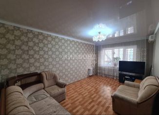 Продается двухкомнатная квартира, 65 м2, Астрахань, улица Куликова, 42к2, Кировский район