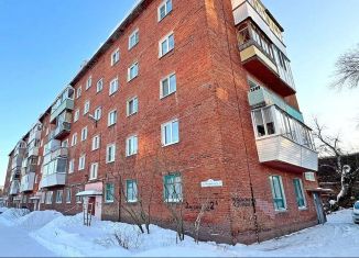 Продается 4-комнатная квартира, 60.7 м2, Омская область, 2-я Любинская улица, 2А