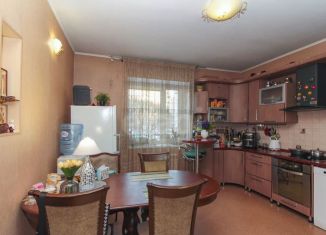 Продается пятикомнатная квартира, 129.3 м2, Омская область, улица Перелёта, 18