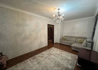 Сдается в аренду 3-ком. квартира, 80 м2, Каспийск, улица Байрамова, 29Б