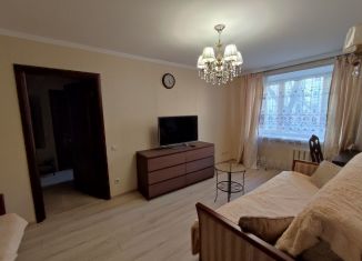 Сдам в аренду трехкомнатную квартиру, 60 м2, Москва, Старая Басманная улица, 9к2, метро Курская