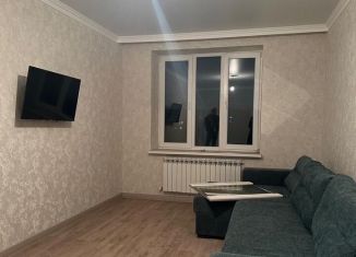 Сдам 2-ком. квартиру, 64 м2, Владикавказ, улица Стаханова, 4