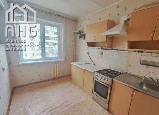 Продается двухкомнатная квартира, 55 м2, Батайск, улица Северный Массив, 11