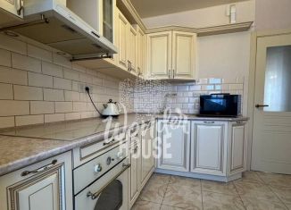 Продается 3-комнатная квартира, 55.9 м2, Тюмень, ЖК Москва, улица Новосёлов, 111