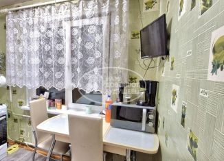 Продаю 2-ком. квартиру, 38 м2, Лысьва, улица Ишмухаметова, 13