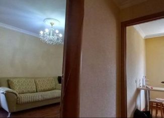 Сдается двухкомнатная квартира, 50 м2, Владикавказ, улица Леонова, 5