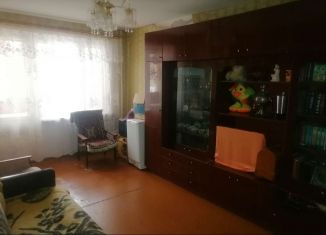 Продается 3-комнатная квартира, 64 м2, Новокуйбышевск, улица Ворошилова, 10