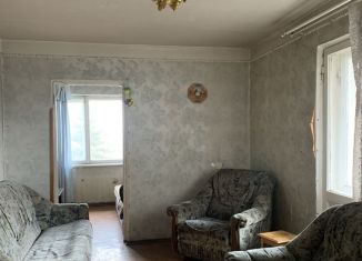 Продается 3-комнатная квартира, 50 м2, Владикавказ, улица Леонова, 1к1, 4-й микрорайон