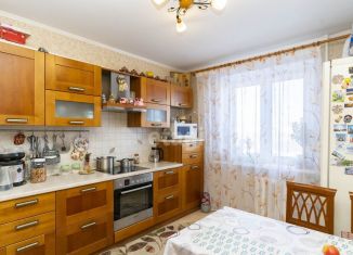 Продам 3-комнатную квартиру, 65 м2, Тюменская область, улица Пермякова, 68к2