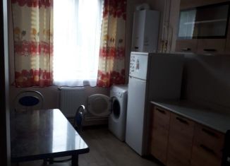 Сдаю в аренду двухкомнатную квартиру, 50 м2, Крымск, Тепличная улица, 9А