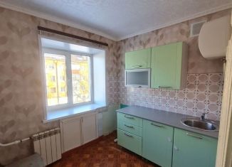 Сдается в аренду 2-ком. квартира, 45 м2, Алапаевск, улица Братьев Смольниковых, 34