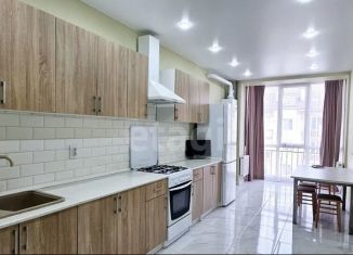 Продам трехкомнатную квартиру, 98 м2, Владикавказ, улица Шамиля Джикаева, 5Б, 18-й микрорайон