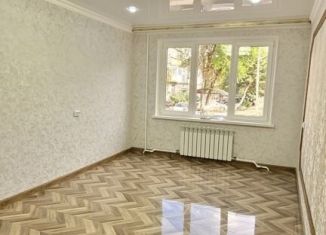 Продается трехкомнатная квартира, 68 м2, Невинномысск, улица Апанасенко, 11