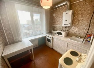 Продам 2-ком. квартиру, 54 м2, Азов, улица Кондаурова, 59