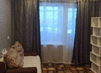 Сдам в аренду 2-ком. квартиру, 48 м2, Мурманск, улица Полярный Круг, 8