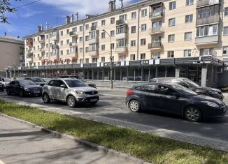 Сдается в аренду торговая площадь, 28 м2, Псков, Октябрьский проспект, 28