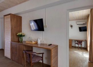 Сдам в аренду комнату, 66 м2, поселок городского типа Заозерное, Севастопольская улица, 59