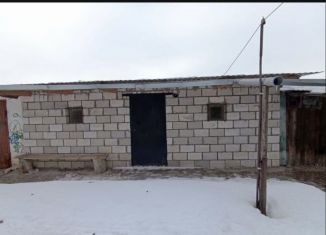 Продам гараж, 30 м2, поселок городского типа Мирный, улица Строителей, 1