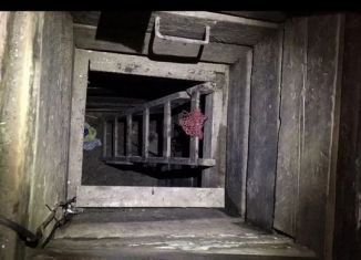 Продаю гараж, 10 м2, поселок городского типа Молочный, Заречная улица