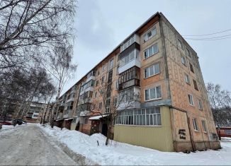 Продается трехкомнатная квартира, 48 м2, Воткинск, улица Победы, 1