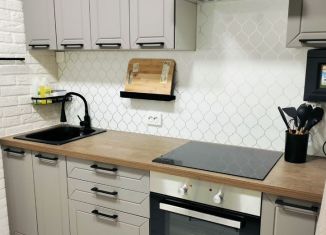 Сдаю в аренду однокомнатную квартиру, 35 м2, Ломоносов, Михайловская улица, 51