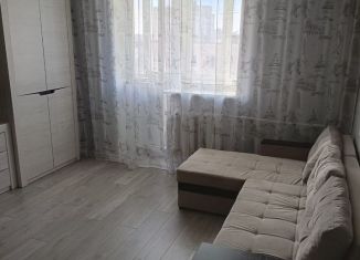 Сдается 1-ком. квартира, 37 м2, Евпатория, улица Конституции, 30