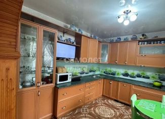 Продажа 3-ком. квартиры, 94 м2, Чита, микрорайон Октябрьский, 4