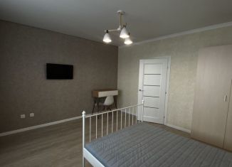 Сдача в аренду 2-ком. квартиры, 50 м2, Тюмень, улица Мельникайте, 2к4, ЖК Горизонт